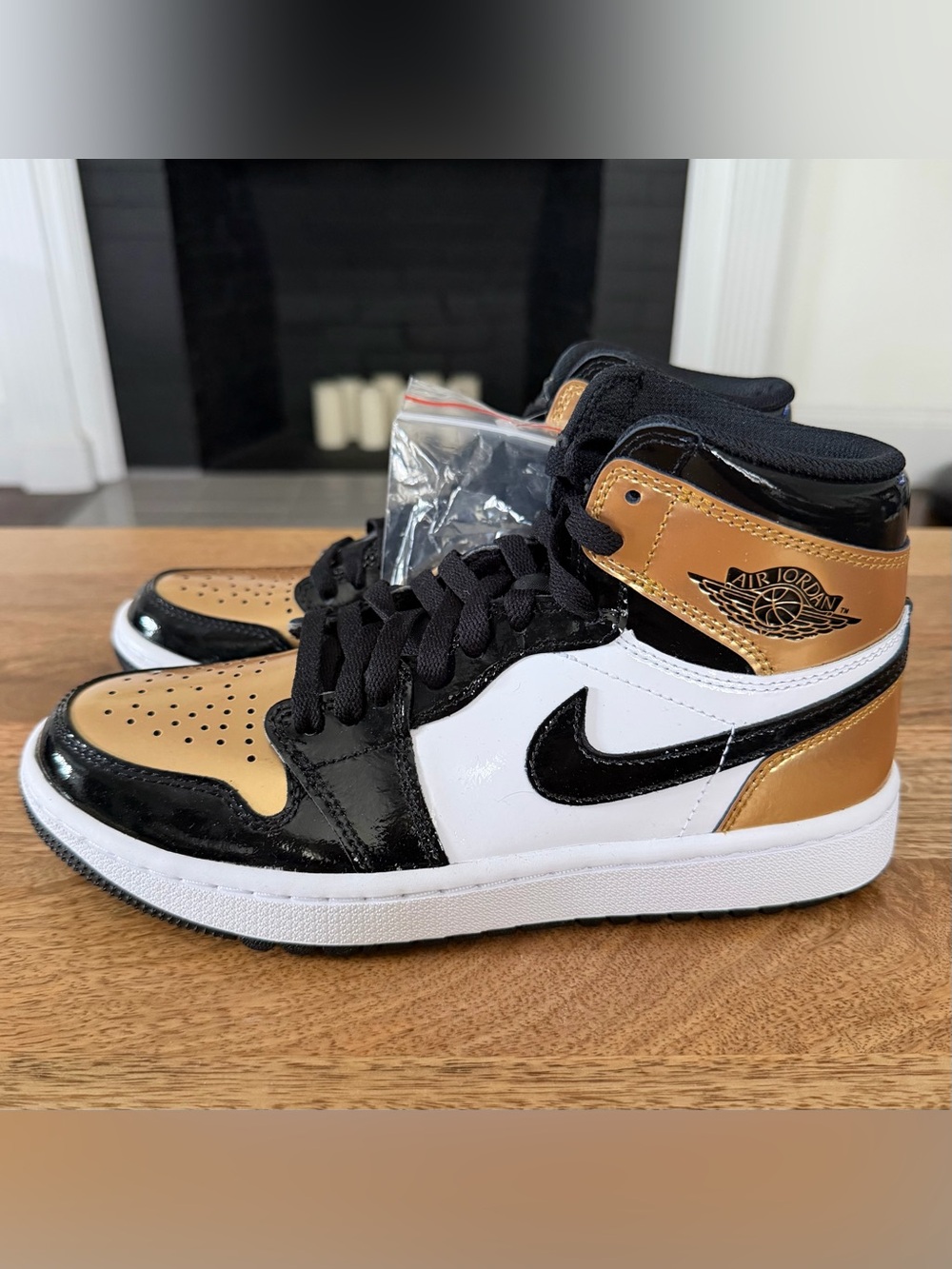 Air Jordan 1 High Golf “Gold Toe” - Size 6 - (DQ0660-002) - Picture 2 of 5